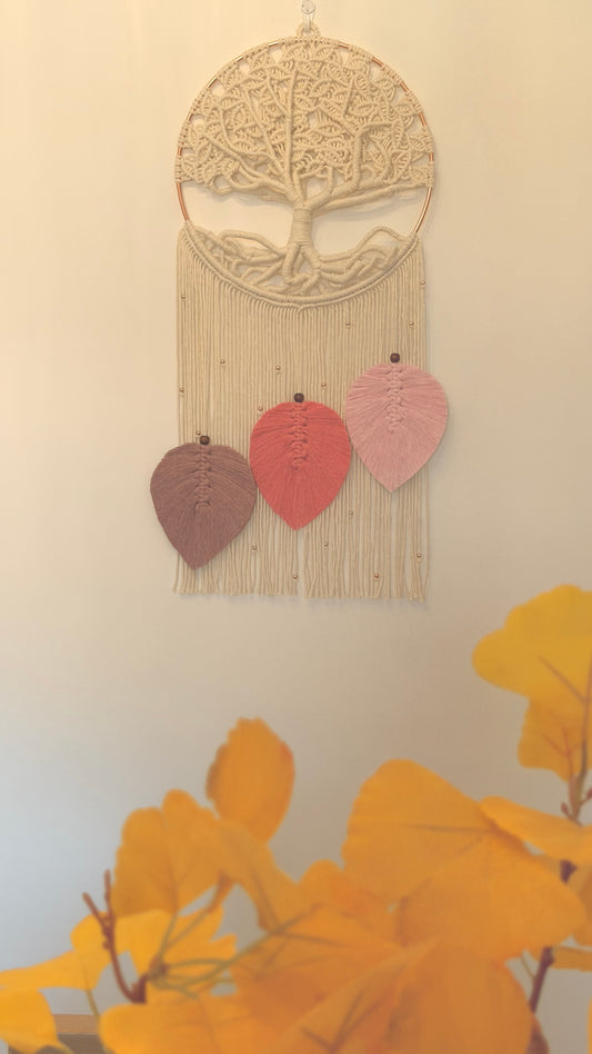 Tapiz Árbol de la Vida en Macramé con Hojas en Escalera y Detalles de Perlas – 30 cm