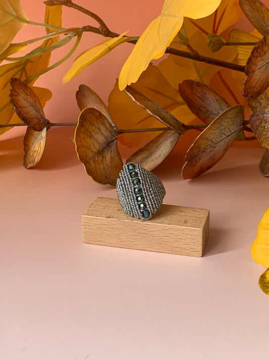 Anillo con Cristales Centrales